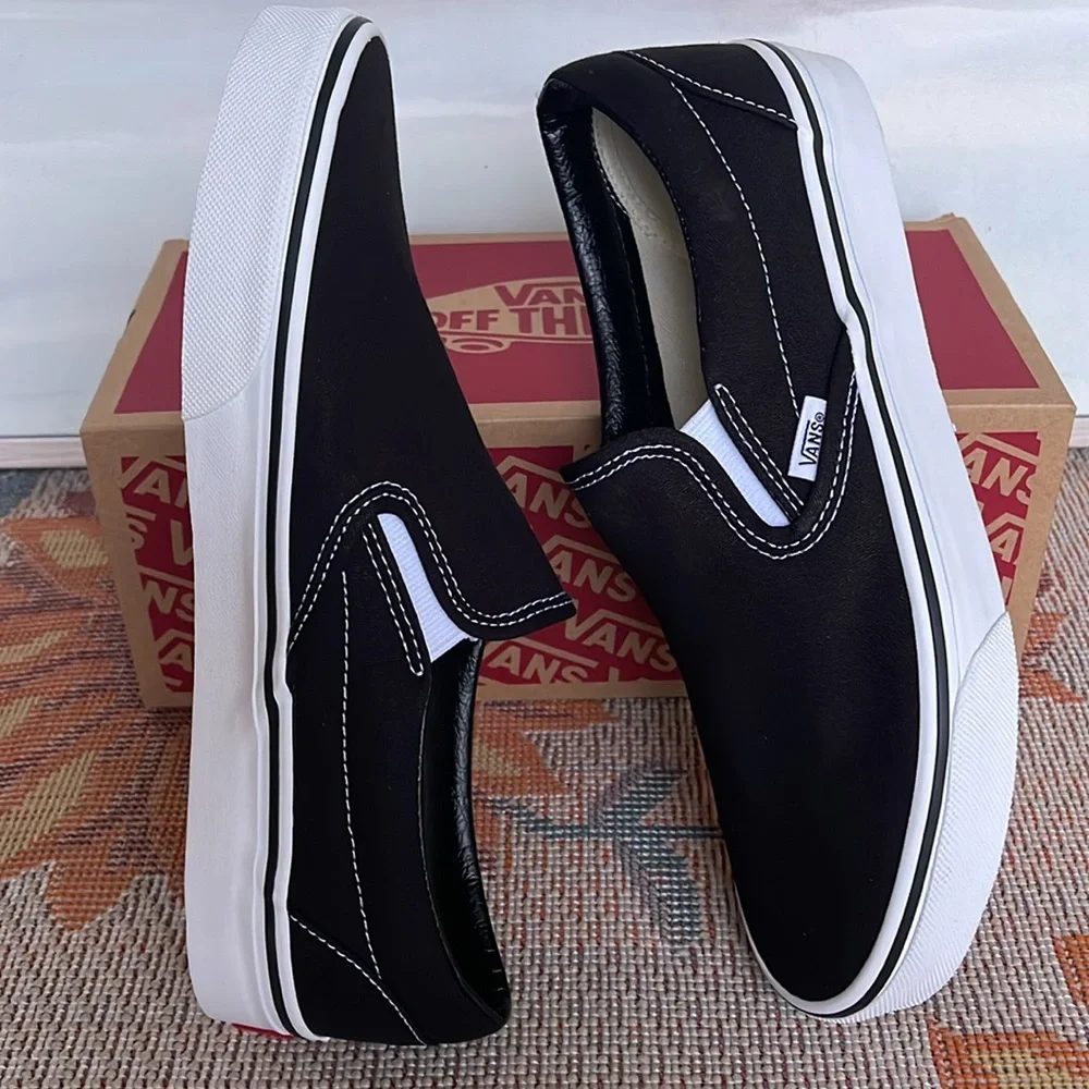 Vans Men’s Classic Slip-On Black
VN000EYEBLK
Sneakers - Picture 7 of 16